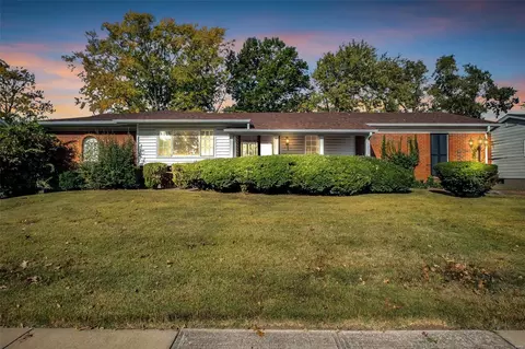 3145 Matlock Dr, Florissant, MO 63031