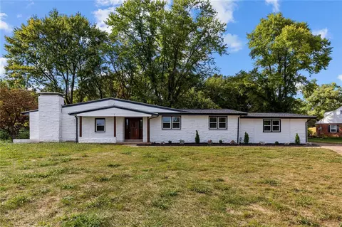 1 Singing Pines Dr, Florissant, MO 63033