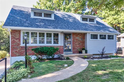 8711 Glenwood Dr, Saint Louis, MO 63126