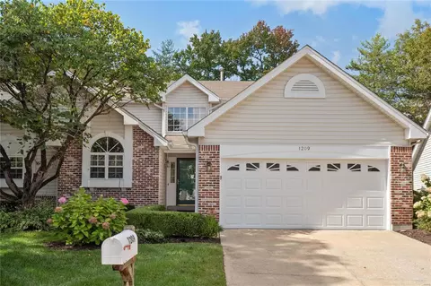 1209 Moorland Woods Ct, Saint Louis, MO 63146