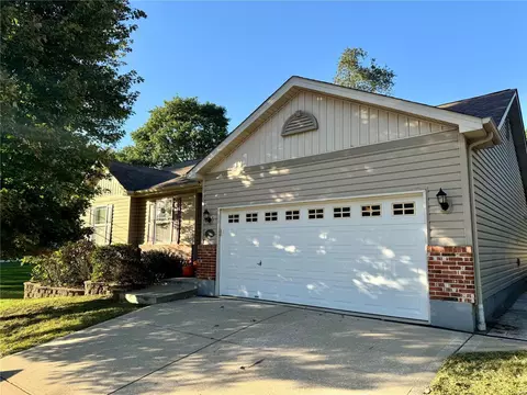 11925 Loxley Ln, Maryland Heights, MO 63043