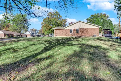 324 Norwich Ct, Ballwin, MO 63011 photo 4
