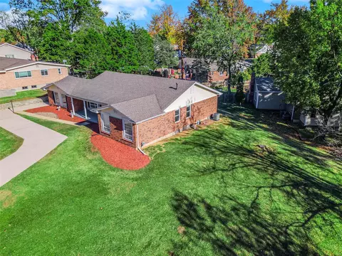 324 Norwich Ct, Ballwin, MO 63011 photo 6