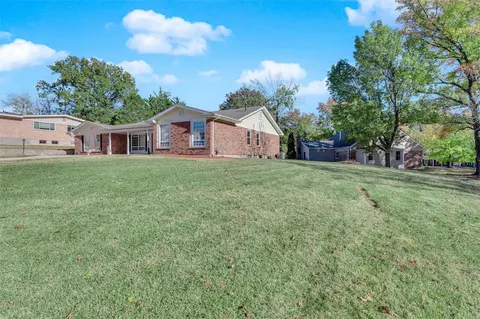 324 Norwich Ct, Ballwin, MO 63011 photo 3