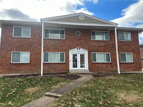 9960 Broadmoor Dr, Saint Louis, MO 63114