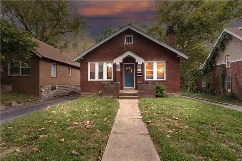 414 County Hills Dr, Saint Louis, MO 63119