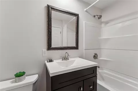 Bath - 619 Parker Dr, Ballwin, MO 63021 photo 1 of 2
