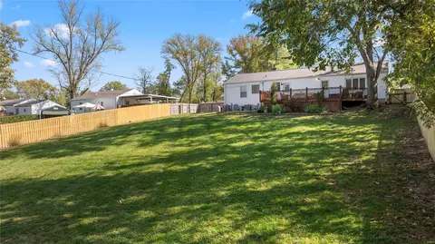 Exterior - 619 Parker Dr, Ballwin, MO 63021 photo 8 of 10