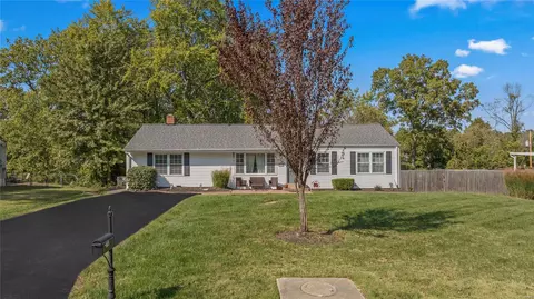 Exterior - 619 Parker Dr, Ballwin, MO 63021 photo 2 of 10