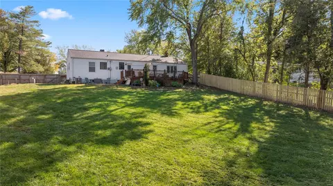 Exterior - 619 Parker Dr, Ballwin, MO 63021 photo 7 of 10