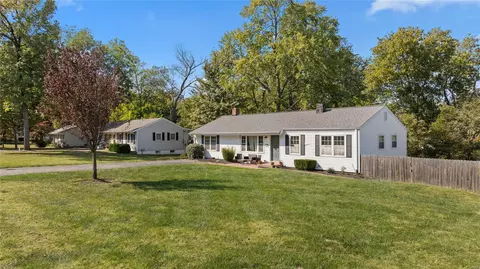 Exterior - 619 Parker Dr, Ballwin, MO 63021 photo 4 of 10
