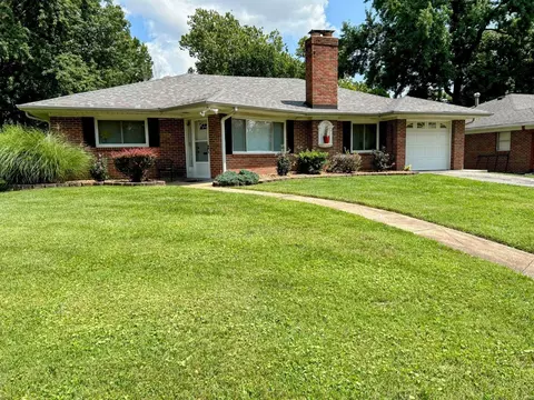 912 Blackberry Pl, University City, MO 63130