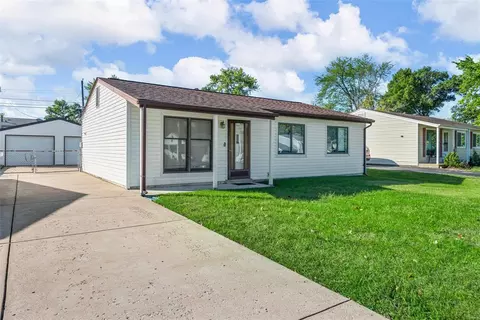 11952 Honey Hill Dr, Maryland Heights, MO 63043