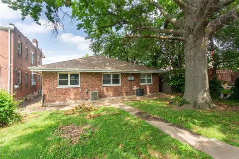 3236 S Compton Ave, Saint Louis, MO 63118 photo 24