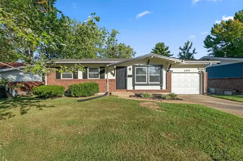 2337 Vorhof Dr, Saint Louis, MO 63136