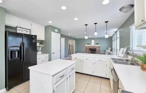 Kitchen - 2477 Eagle Forest Dr, Saint Charles, MO 63303 photo 6 of 8