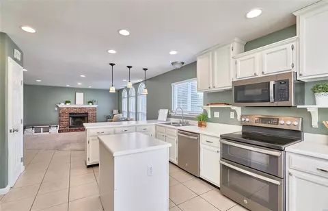 Kitchen - 2477 Eagle Forest Dr, Saint Charles, MO 63303 photo 5 of 8