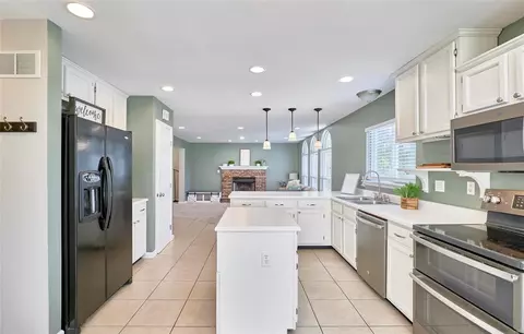 Kitchen - 2477 Eagle Forest Dr, Saint Charles, MO 63303 photo 7 of 8