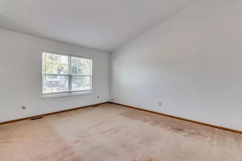 Living - 46 Mallard Pointe Dr, O'fallon, MO 63368 photo 2 of 6