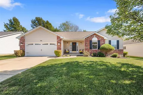 768 Pecan Hill Dr, Saint Charles, MO 63304