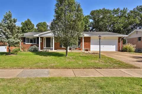 4533 Valmeyer Dr, Saint Louis, MO 63128
