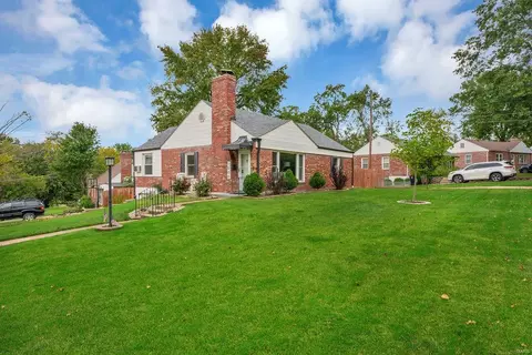 7045 Deerpath Dr, Affton, MO 63123 photo 3