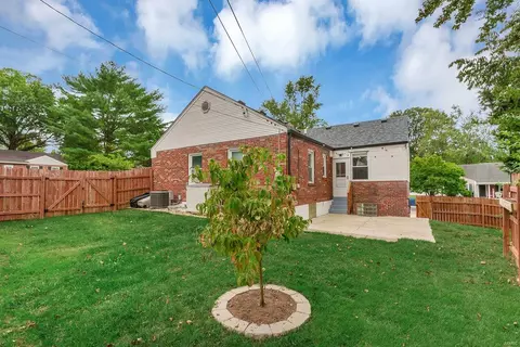 7045 Deerpath Dr, Affton, MO 63123 photo 21