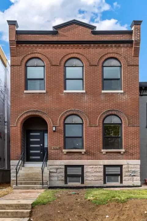 4207 Norfolk Ave, Saint Louis, MO 63110