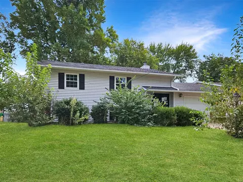 7324 Cartwheel Ln, Hazelwood, MO 63042