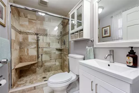 Bath - 3231 Edgar Ave, Saint Louis, MO 63143 photo 1 of 3
