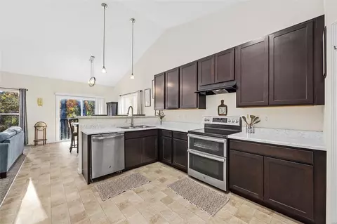 Kitchen - 9 Keystone Ridge Ct, O'fallon, MO 63366 photo 3 of 3