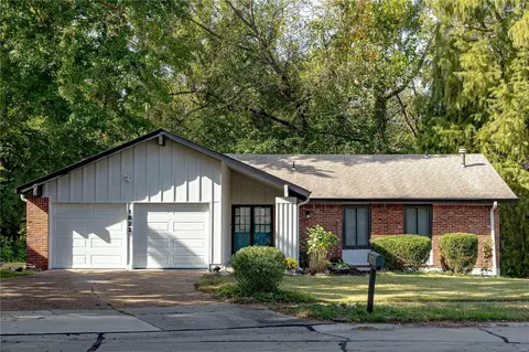 1622 Countrybrook Ct, Saint Louis, MO 63138