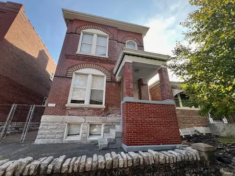 3520 Itaska St, Saint Louis, MO 63111