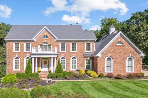 16507 Kingspointe Lake Ln, Chesterfield, MO 63005