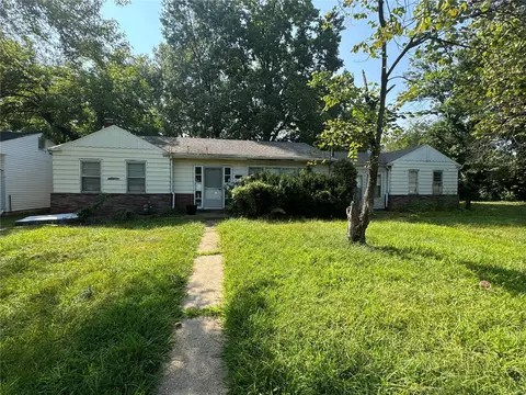 9725 Balboa Dr, Saint Louis, MO 63136
