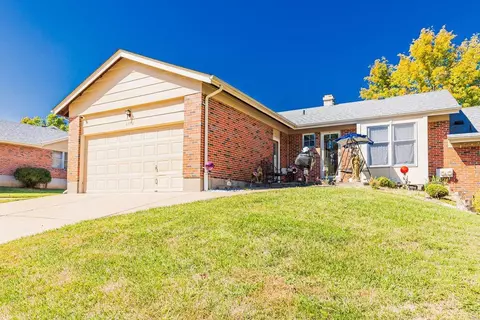 6592 Dolphin Cir, Florissant, MO 63033