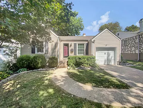 8711 Litzsinger Dr, Brentwood, MO 63144