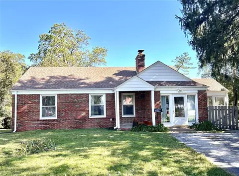 112 Handlan Ct, Kirkwood, MO 63122