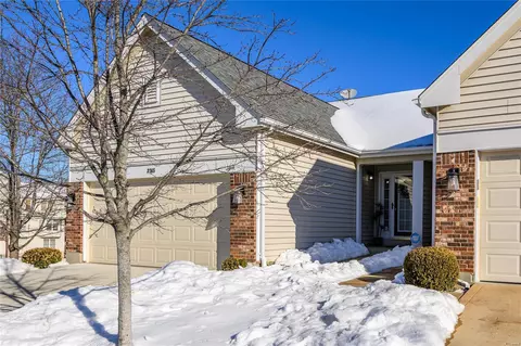 3765 Southern Manor Dr, Saint Louis, MO 63125