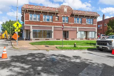 4524 Morganford Rd, Saint Louis, MO 63116