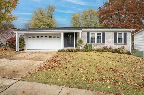 11823 Smoke Valley Ct, Maryland Heights, MO 63043