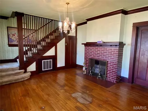 Living - 101 E Cedar St, Bertrand, MO 63823 photo 1 of 4