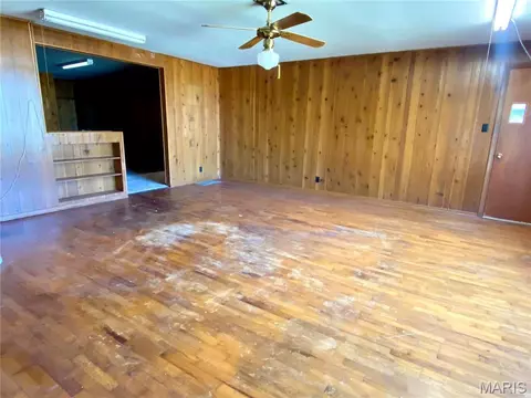 Living - 101 E Cedar St, Bertrand, MO 63823 photo 2 of 4