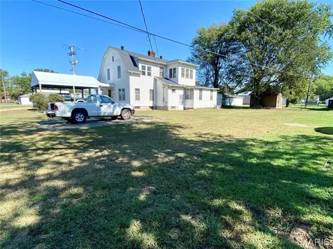 Exterior - 101 E Cedar St, Bertrand, MO 63823 photo 2 of 4