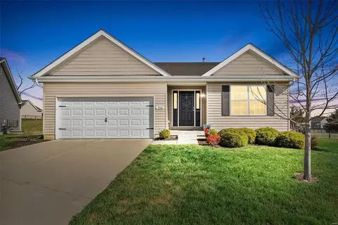 306 Hidden Bluffs Ct, Lake Saint Louis, MO 63367