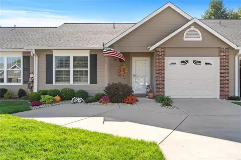 1277 Shirley Ridge Dr #E, Saint Charles, MO 63304