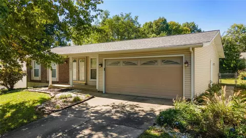 12137 La Padera Ln, Florissant, MO 63033