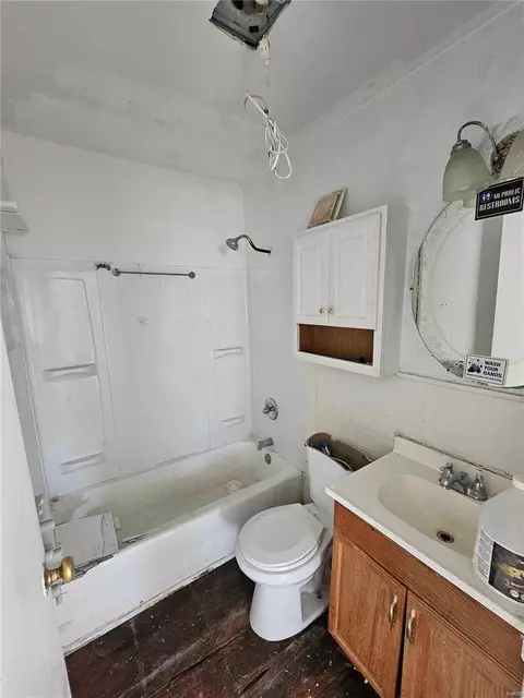 Bath - 409 Hillcrest Blvd, Ballwin, MO 63021 photo 1 of 1