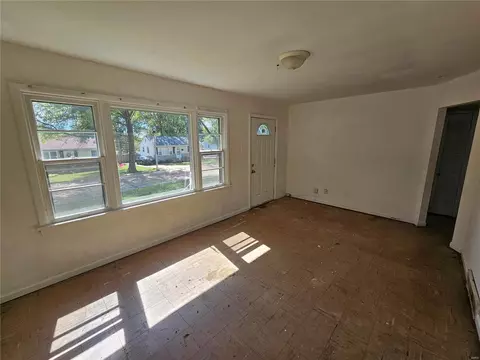 Living - 409 Hillcrest Blvd, Ballwin, MO 63021 photo 1 of 2