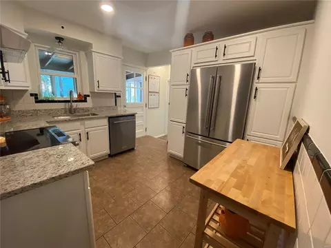 Kitchen - 5 Springbrook Pl, Saint Louis, MO 63119 photo 4 of 5